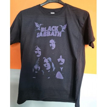 T-shirt Nera Black Sabbath - Icona del Metal | vrzshop